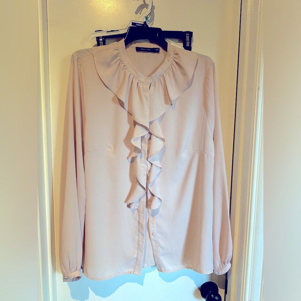 Doe & Rae Ruffle neckline blouse size Large
